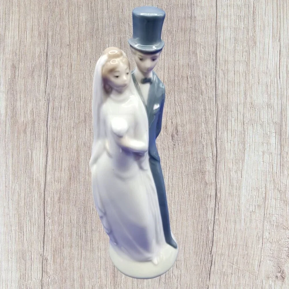 Lladro Vtg  Porcelain Bride & Groom Figurine Statue Cake Topper